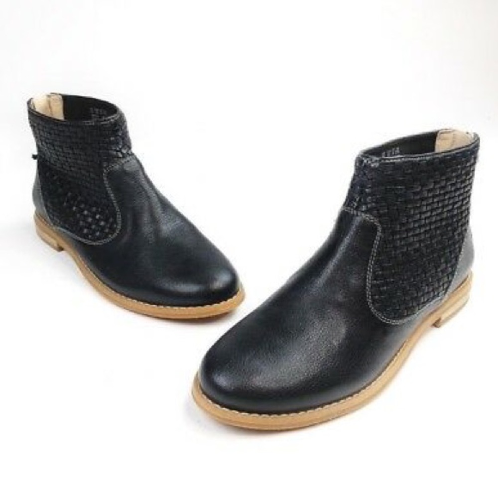 Hush puppies short boot shoe